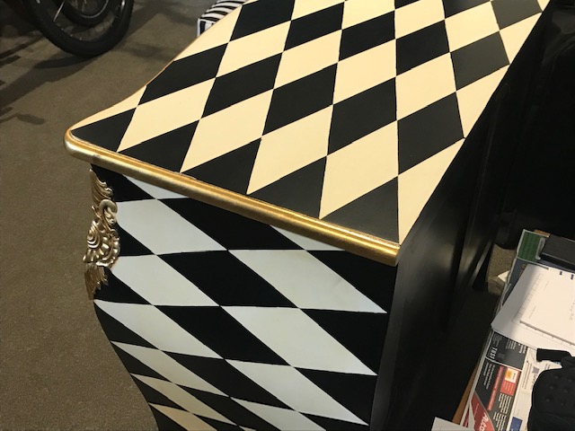 Louis XV Designed Harlequin Commode in black and cream diamond paint finish gold brass handles gilt bronze mounts - Image 4